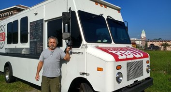 Food Truck Kicked Out of Town for Serving Hurricane Victims Without a Permit