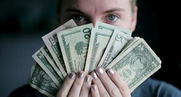 Media Deems Cashless Society a ‘Conspiracy Theory’ After Admonishing Cash Use